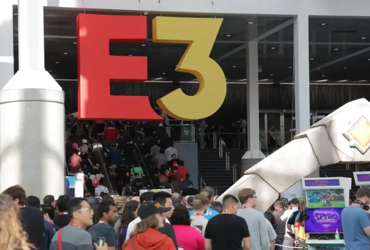 E3