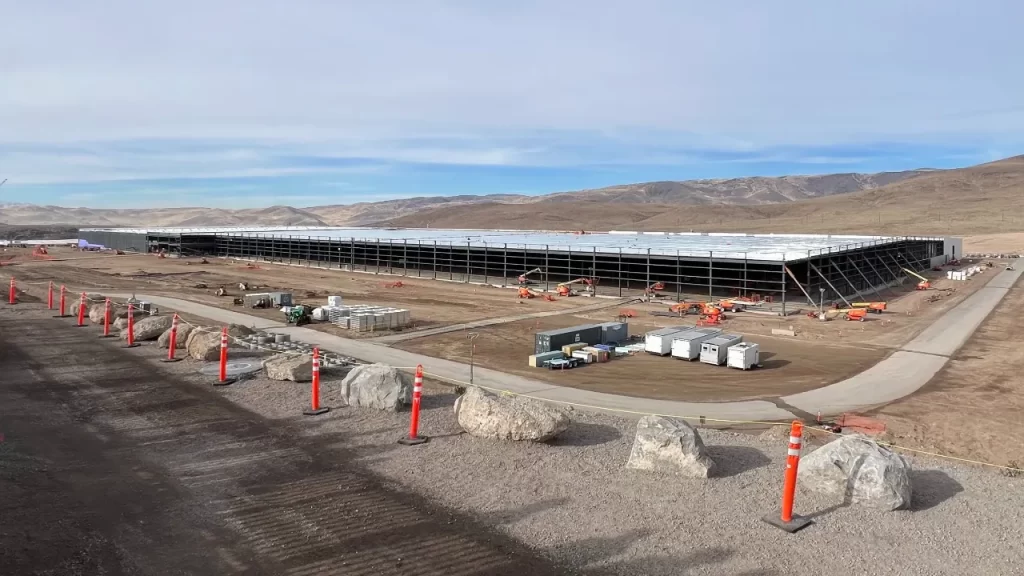 tesla semi gigafactory (2)