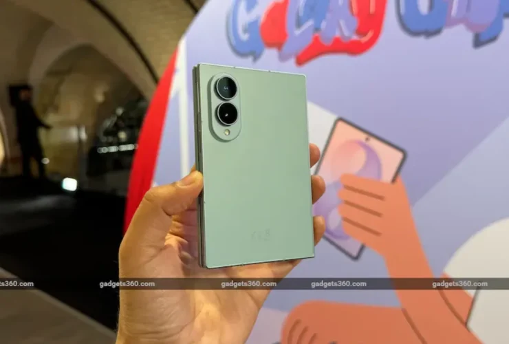 samsung galaxy z fold 8 gadgeds360